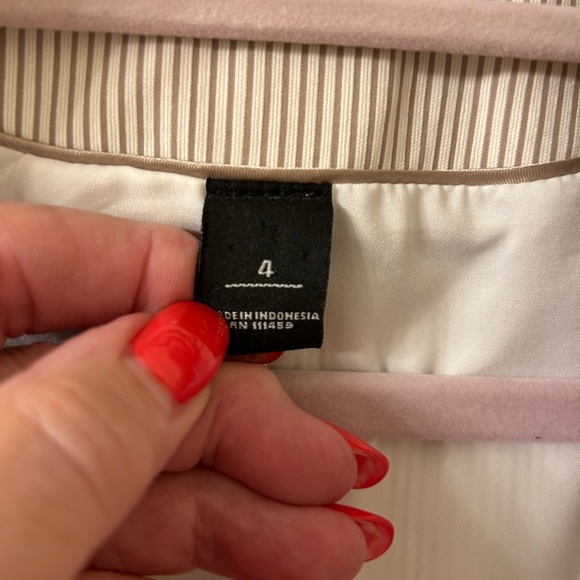 White House Black Market Cream Blazer with Notched Lapel - Picture 4 of 7